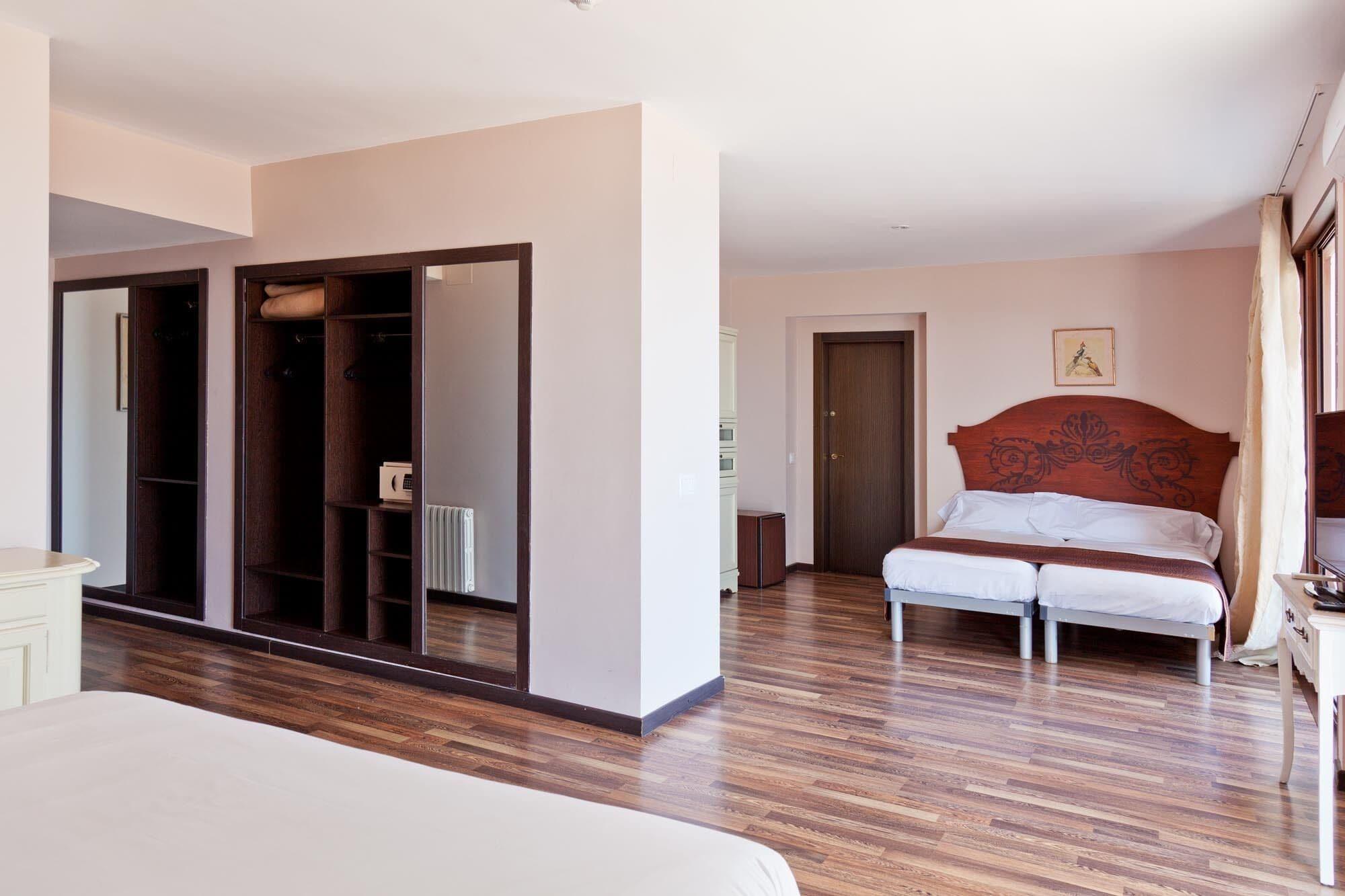 Hotel Roger De Flor By Seleqtta Lloret de Mar Bagian luar foto