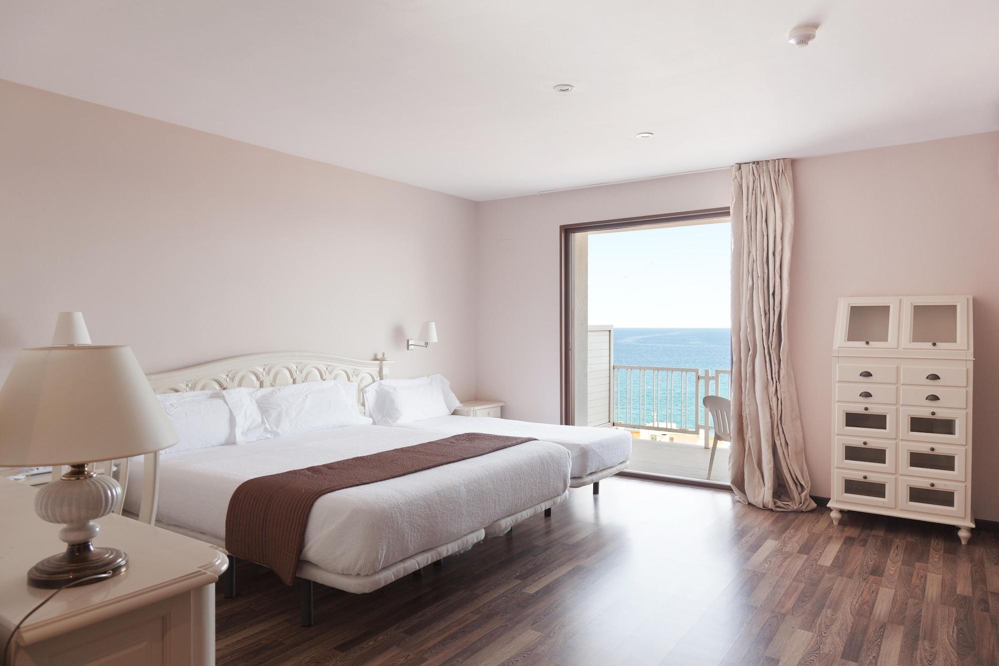 Hotel Roger De Flor By Seleqtta Lloret de Mar Bagian luar foto
