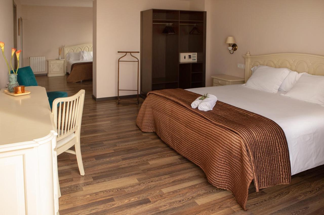 Hotel Roger De Flor By Seleqtta Lloret de Mar Bagian luar foto